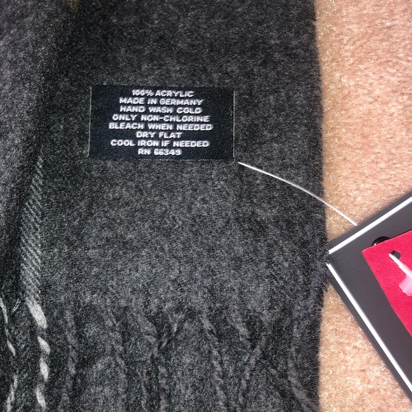 Mens’ V. FRAAS Green Plaid Scarf NWT - Picture 3 of 5